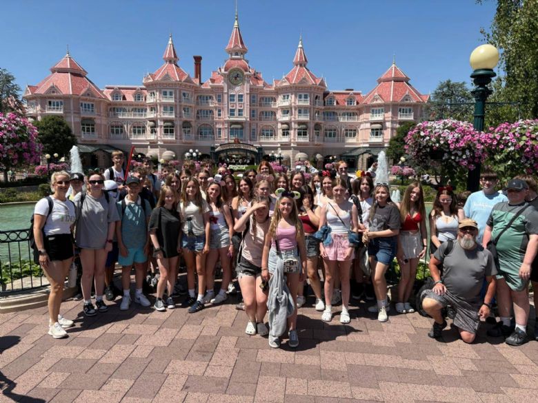 Photo of the Year 6 students who went to Blue peris in 2023